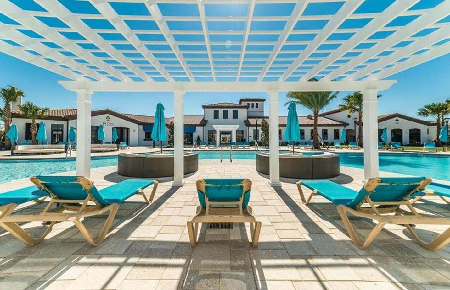 Townhome Splash Pool Bbq Free Water Park